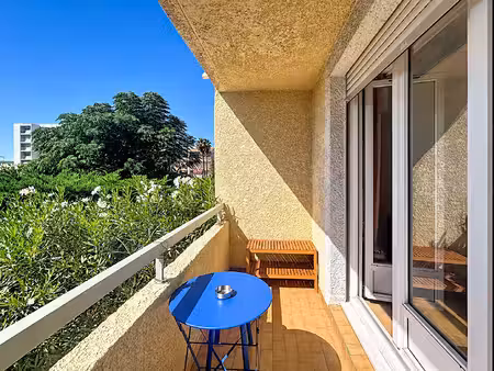 frejus plage - studio rénové - terrasse sud - parking et cave