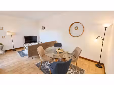 uzès  appartement t2 avec loggia et parking  vendu loué