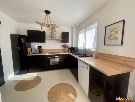 maison récente avec beau potentiel