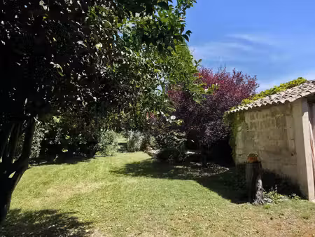 maison vigneronne avec superbe terrain  garage