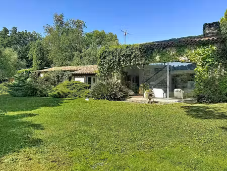 mougins – vue imprenable sur le vieux village – villa 235 m² sur 3 500 m² de terrain plat 