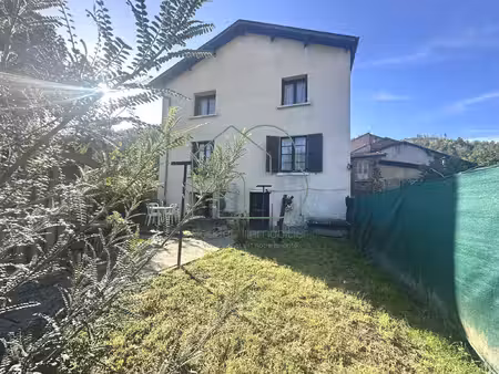 maison de 129 m² divisée en 2 appartements – viviez