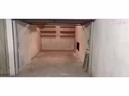 garage box fermé 14m² en résidence sécurisée