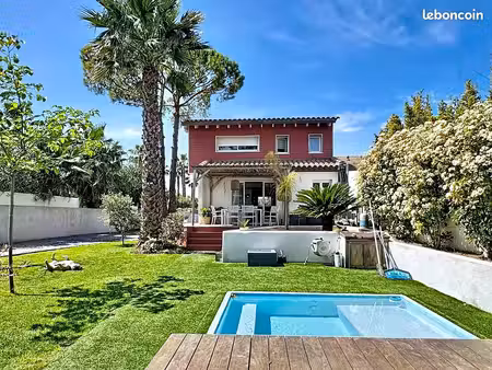 villa atypique dans un cadre verdoyant