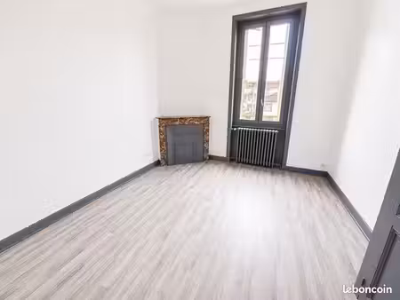 immeuble 15 pièces 323 m²