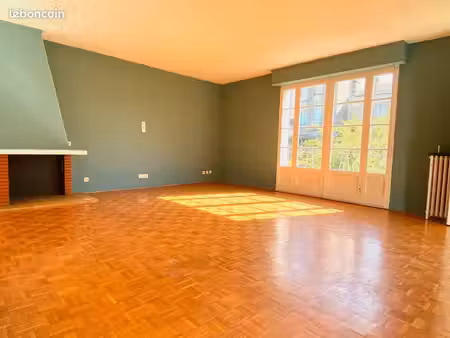 bordeaux  parc bordelais  appartement avec balcon et loggia