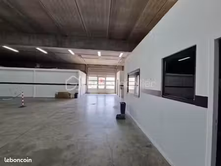 local industriel 250 m²