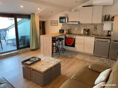 charment t3 neuf meuble climatisé en plein centre de meze avec terrasse tropezienne sans v