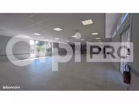 local commercial 400 m²