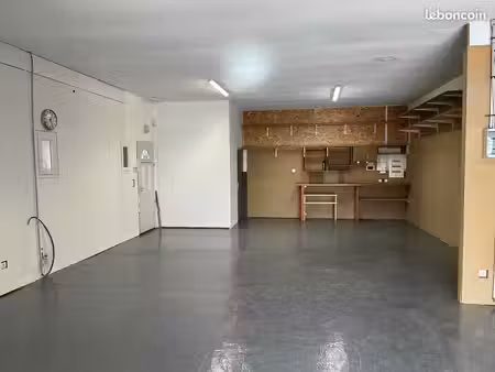local d’activité 242 m² - le crès