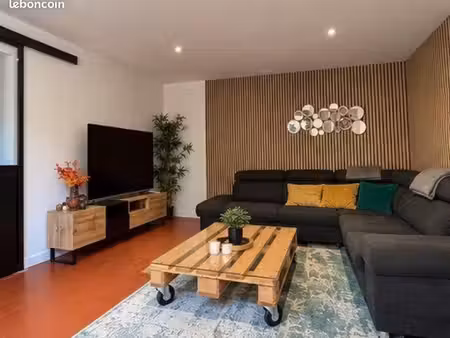 maison 95 m² entièrement rénovée – 2 chambres + dressing – cour sans vis-à-vis