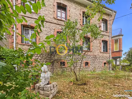 maison 10 pièces 226 m²
