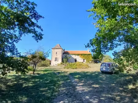 maison en pierre avec pigeonnier et 18 hectares