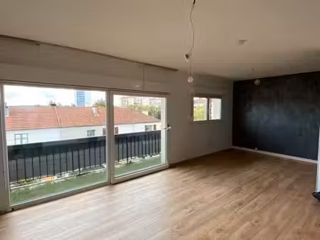 f2 traversant avec 2 balcons et cave