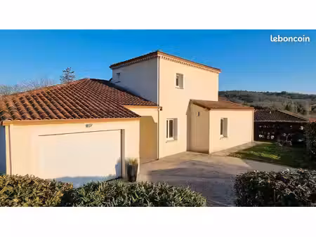 maison de plain pied de 152 m² avec piscine à pradines
