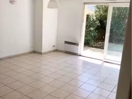 t2 meublé 55 m² / jardin 45 m² / parking / tram c / bordeaux
