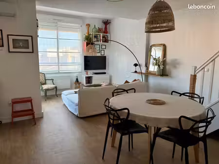 t3 duplex meublé avec clim  terrasse  parking et ascenseur – chartrons / saint-louis
