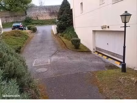 vend place de parking sous-sol sécurisé