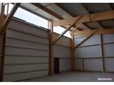 local artisanal 360m2 isolé
