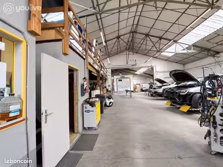 local commercial 609 m² saint-laurent-de-la-plaine