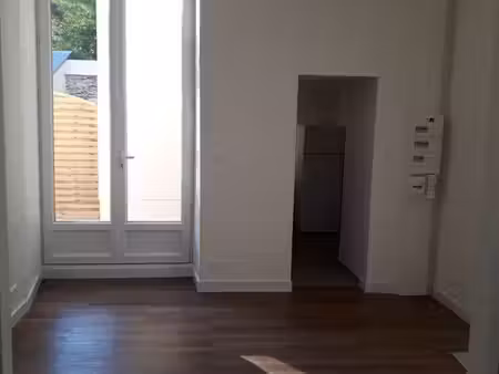 loue t2 entièrement rénové 29 m2 cuisine aménagée angers place ney libre le 10 décembre 20