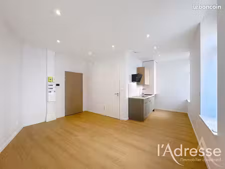 studio 1 pièce 28 m²