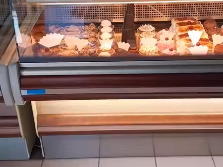 a vendre fonds de commerce boulangerie pâtisserie superficie 100 mètres carrés dans villag