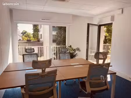 bureau 4 places climatisé avec balcon dans coworking