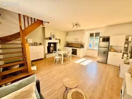 maison de bourg 63 m2 avec jardin + 85 m2 de dépendances