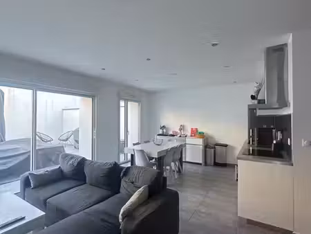 charmant f2 avec terrasse