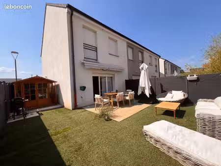 maison récente 3 chambres avec jardin