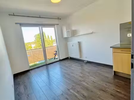 t2 34 m² avec balcon + cave + parking – cuisine équipée – forbach