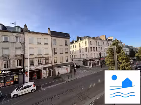 rond-point - prox commerces et tramway