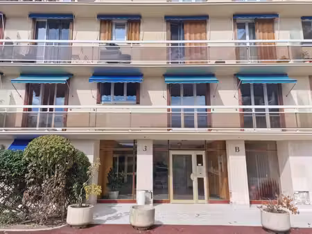 appartement 3 pièces rénové de 63 87 m² — balcon  parking  résidence avec gardien