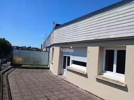 local professionnel 66 m2 et grande terrasse