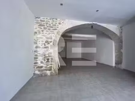 l'agence regard vous propose à la location ce local commercial en centre ville de margueri