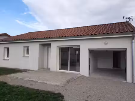 location maison 4 pièces 93 m² à pouilly-les-nonains (42155)  860 €