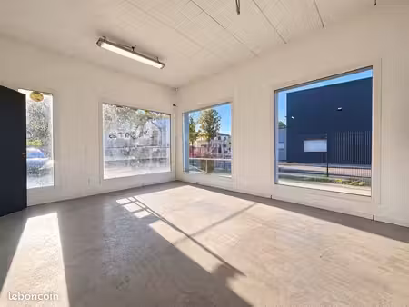 local commercial 70m2