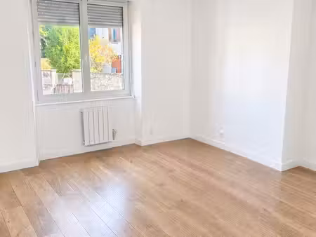 grand t2 lumineux avec terrasse privatif