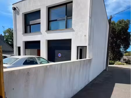 zone du prat vannes – local artisanal + logement (t2)/bureaux – 110 m²