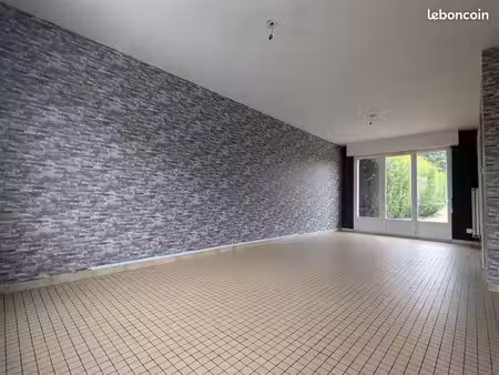 maison 3 pièces 7 467 m²