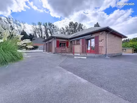 maison plain pied + terrain de pétanque