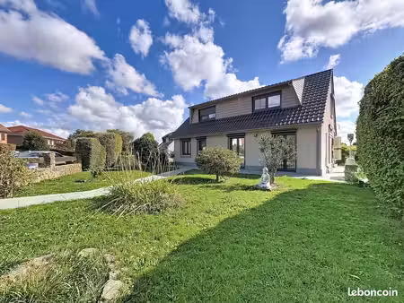 villa 4 façades avec piscine couverte