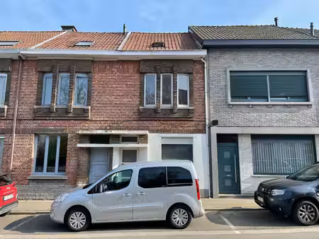 gezellige rijwoning met mogelijkheden