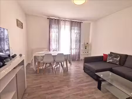 appartement - 1er étage - 45 70 m2 - 2 pièces - meublé