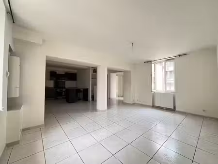 republique - t3 - 66.40 m²