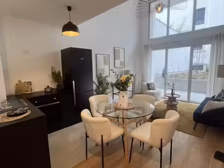 **retour a la vente - 3 pieces deja livré + rez de jardin au calme - parking - proche lign
