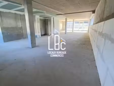 vente commerce nantes 44100 158m²