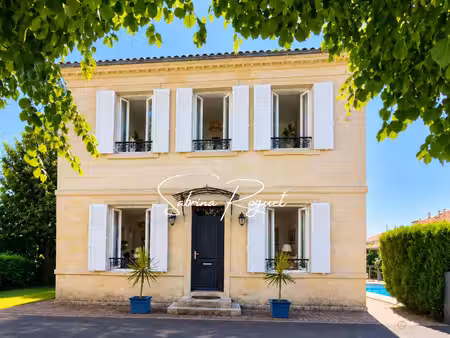 bègles 33130 belle maison en pierre avec piscine proche toutes commodités.