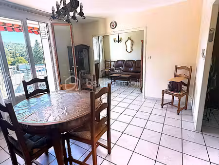 appartement de 70 m² à saint-paul-trois-chateaux